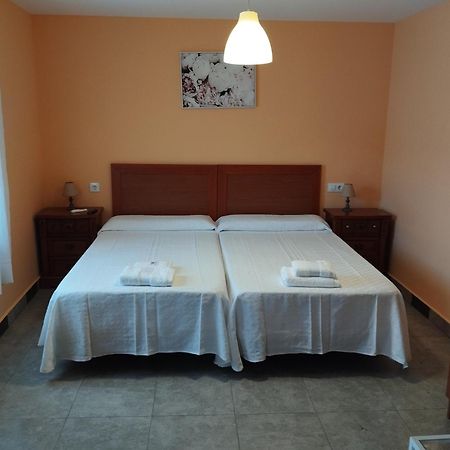 Hostal Bordillas Pomaluengo Buitenkant foto