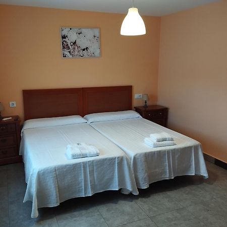 Hostal Bordillas Pomaluengo Buitenkant foto