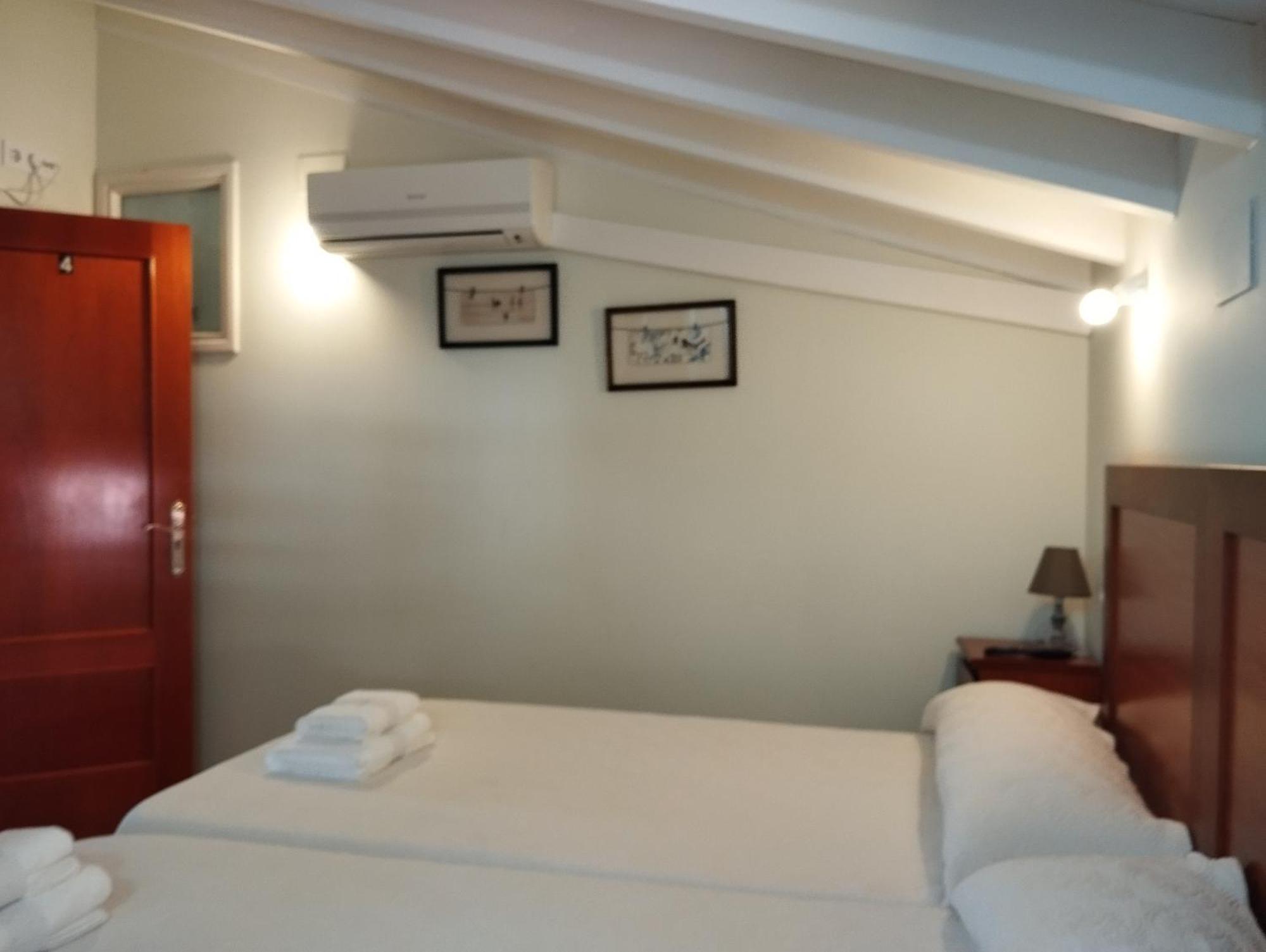 Hostal Bordillas Pomaluengo Buitenkant foto