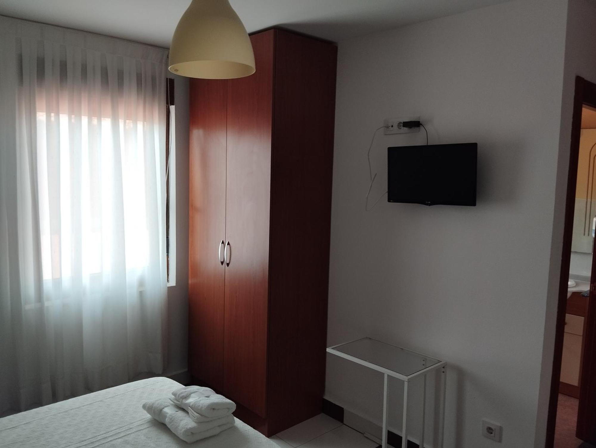 Hostal Bordillas Pomaluengo Buitenkant foto