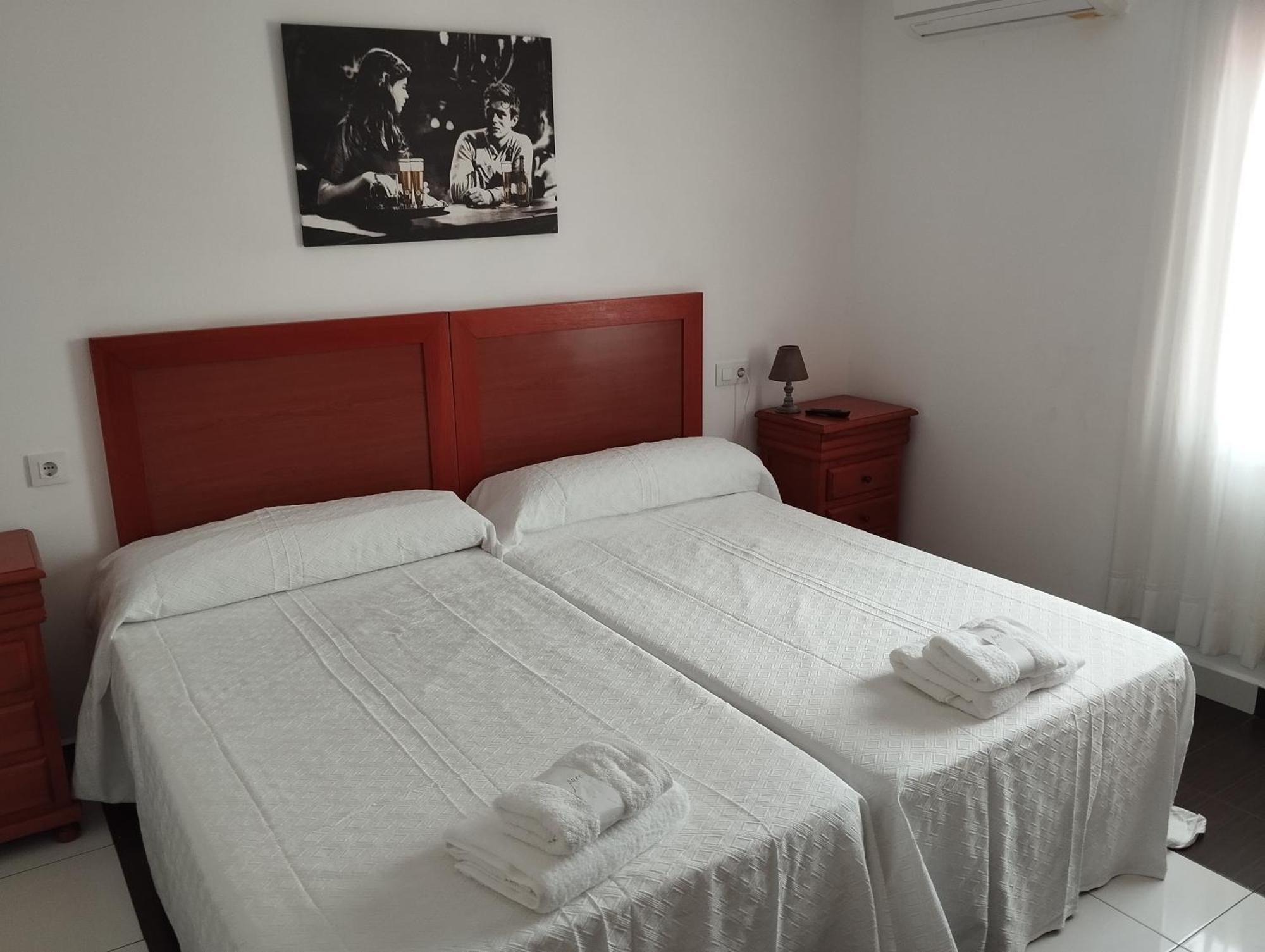 Hostal Bordillas Pomaluengo Buitenkant foto