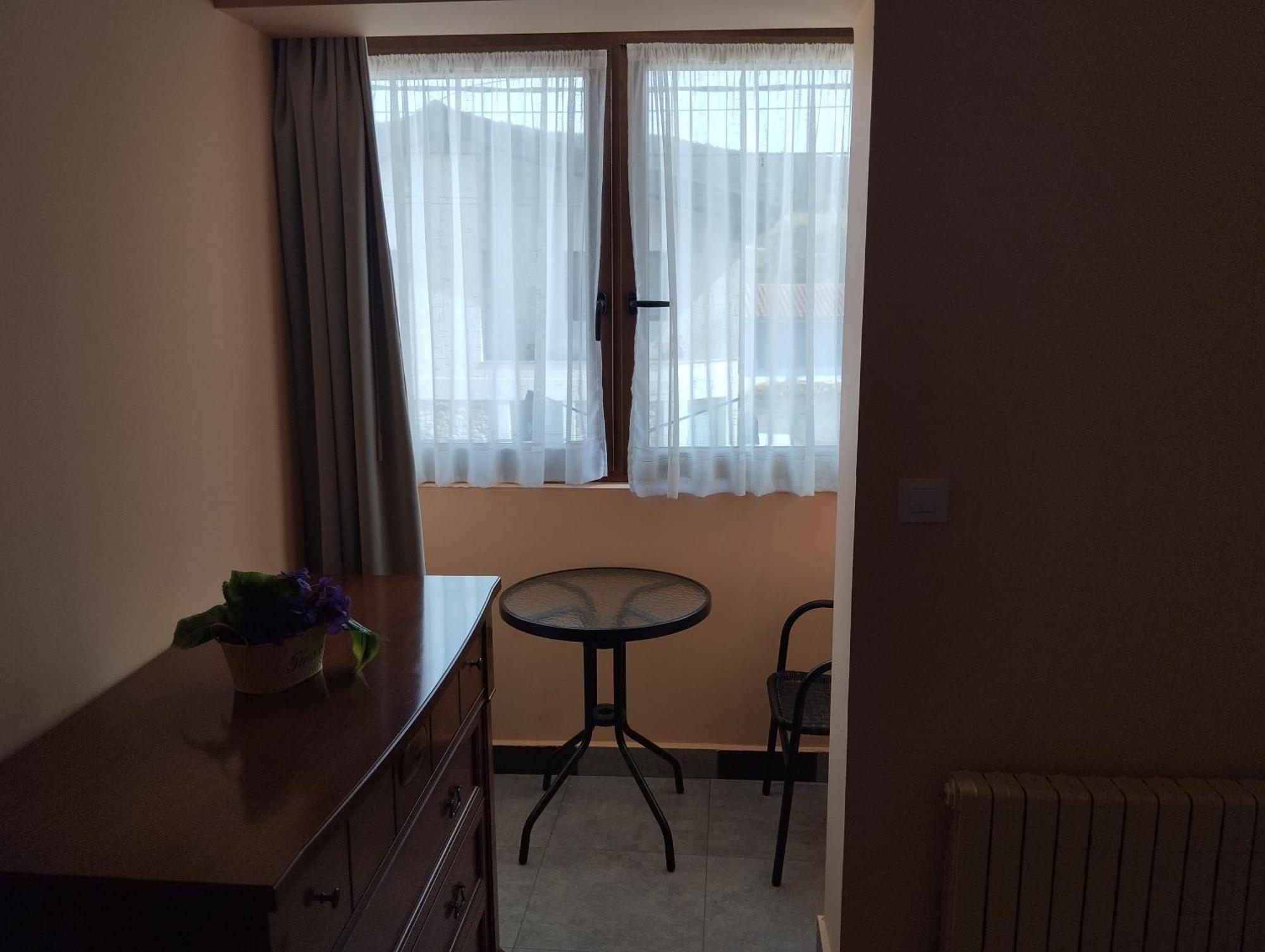 Hostal Bordillas Pomaluengo Buitenkant foto