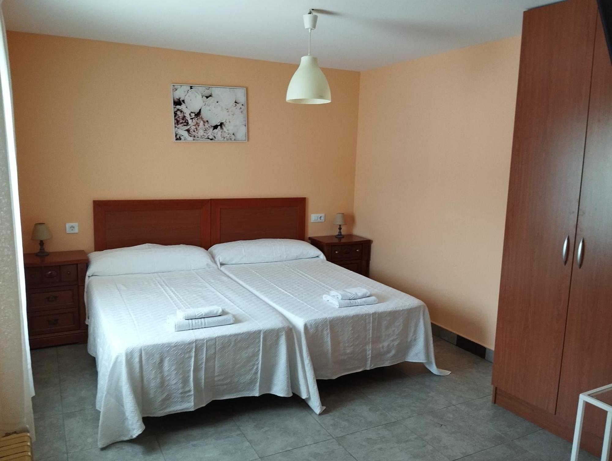 Hostal Bordillas Pomaluengo Buitenkant foto