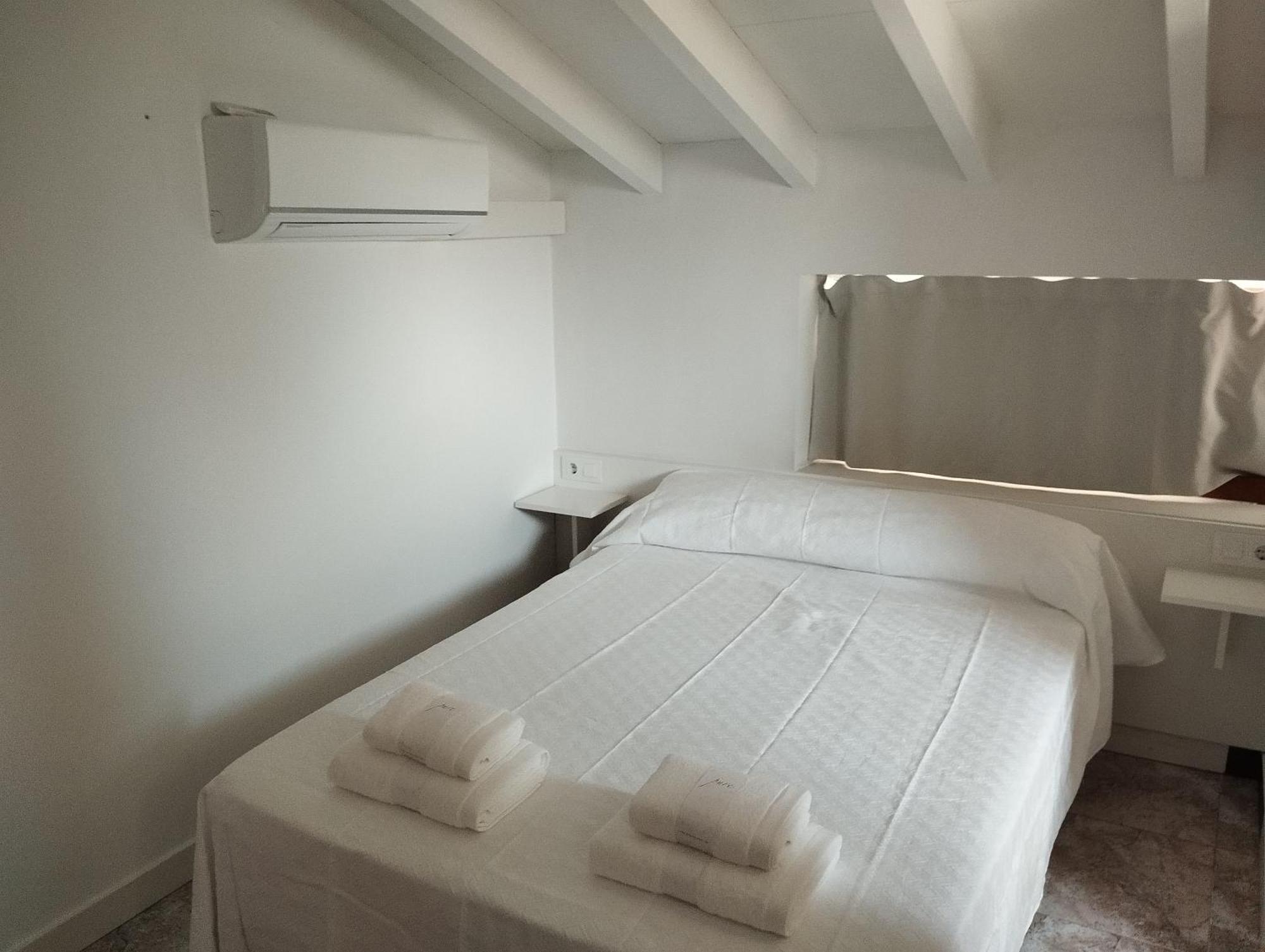 Hostal Bordillas Pomaluengo Buitenkant foto